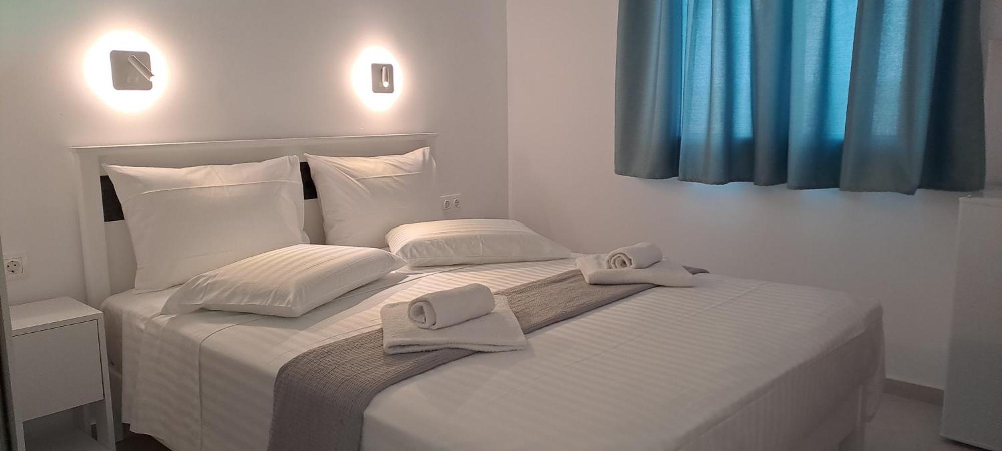 Dinas Inn Piso Livadi Ngoại thất bức ảnh
