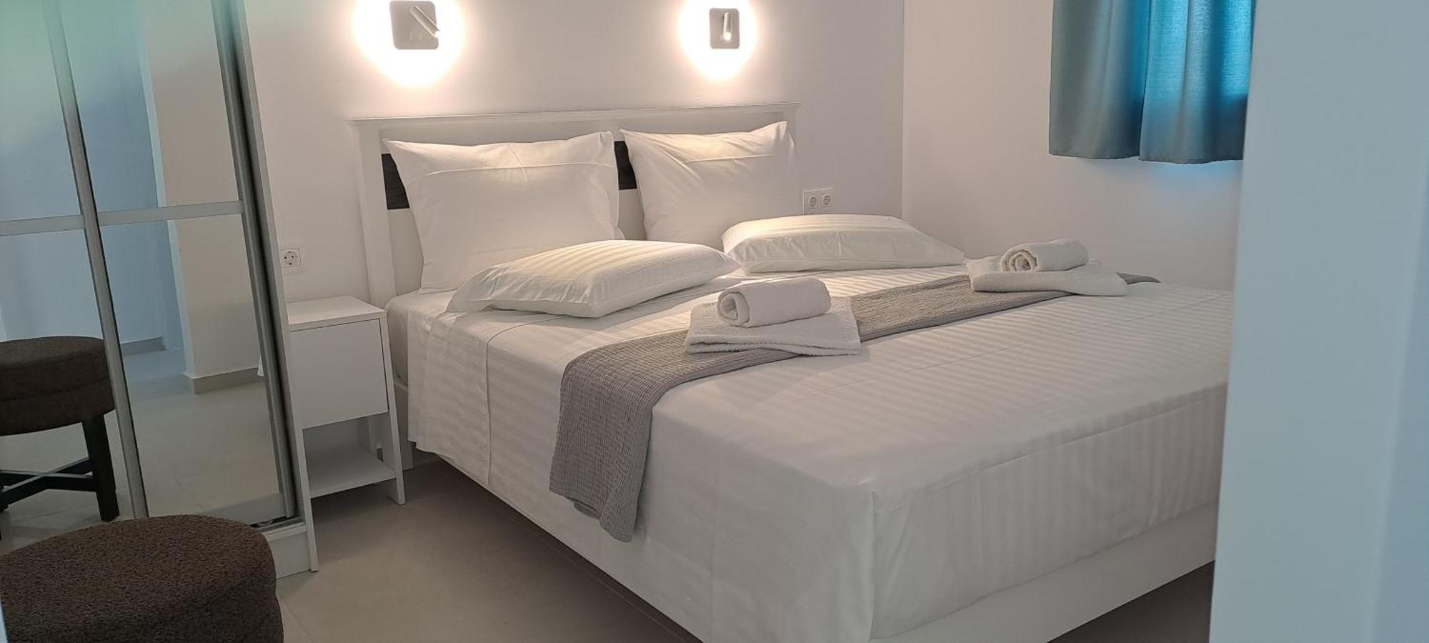 Dinas Inn Piso Livadi Ngoại thất bức ảnh