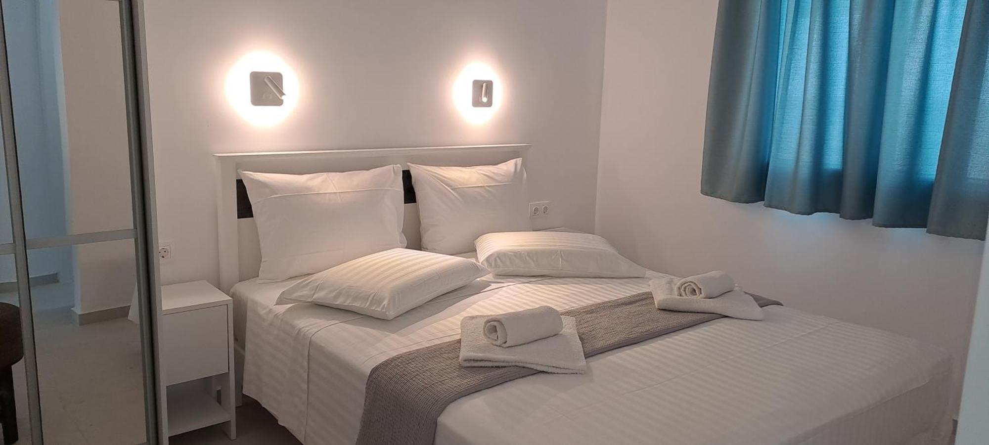 Dinas Inn Piso Livadi Ngoại thất bức ảnh