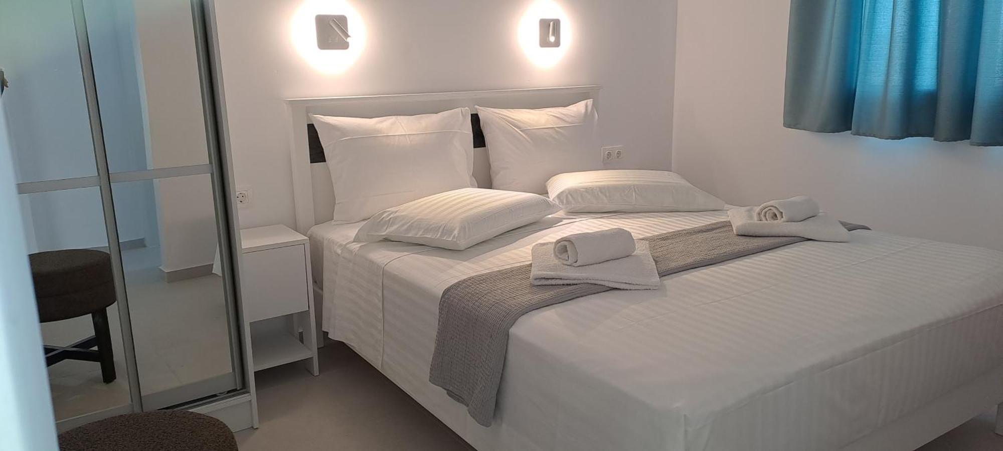 Dinas Inn Piso Livadi Ngoại thất bức ảnh