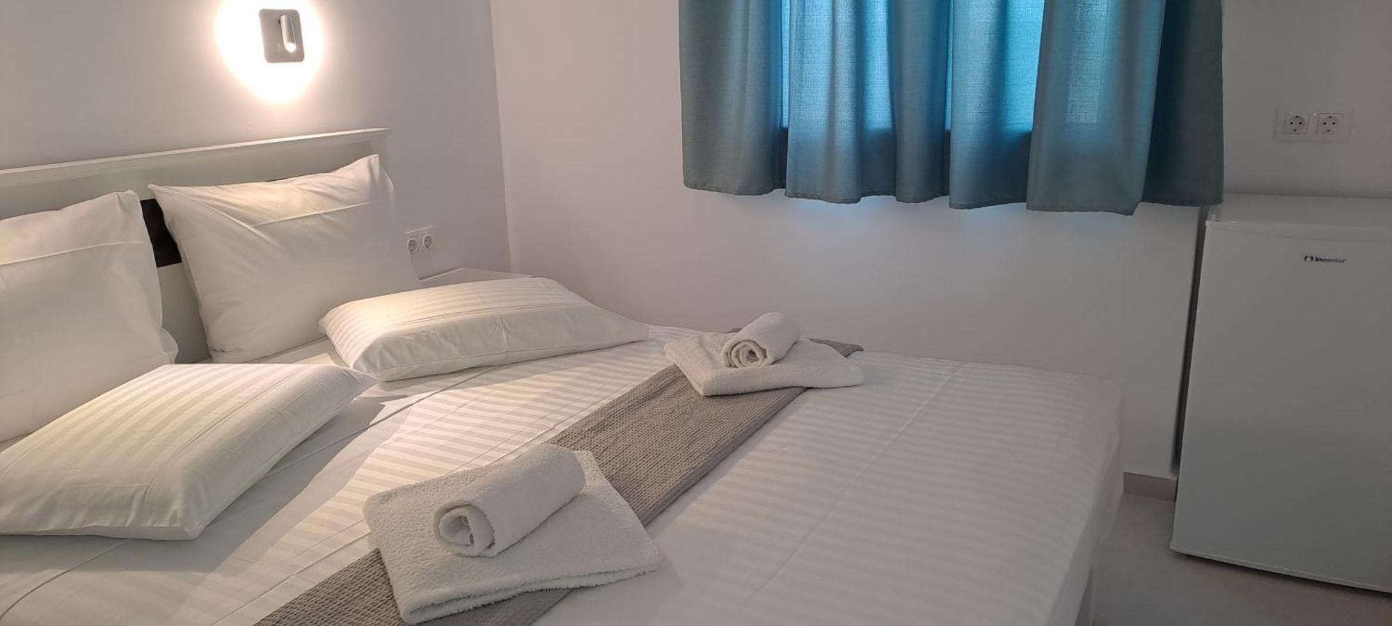 Dinas Inn Piso Livadi Ngoại thất bức ảnh